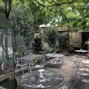 Photo 3 - Bastide au cœur du Luberon - Terrasse des petits déjeuners
