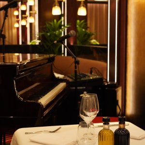 Photo 1 - Restaurant piano bar élégant au centre de Cannes - 