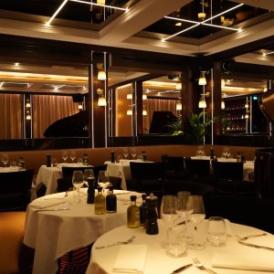 Photo 4 - Restaurant piano bar élégant au centre de Cannes - 