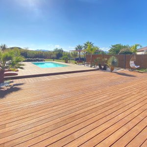 Photo 3 - Villa avec belle piscine et grand jardin extérieur - Grande terrasse 