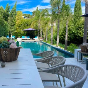 Photo 5 - Villa avec piscine et jardin - Terrasse et table extérieures