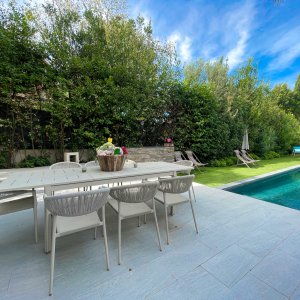 Photo 6 - Villa avec piscine et jardin - Terrasse et table extérieures