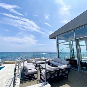 Photo 6 - Villa d'architecte, pieds dans l'eau avec port privé et accès privé plage - Terrasse coté piscine