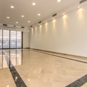 Photo 0 - Hall spacieux de 290m² sur trois niveaux - RDC