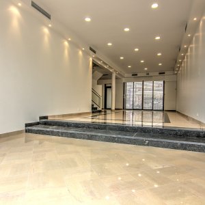 Photo 5 - Hall spacieux de 290m² sur trois niveaux - RDC