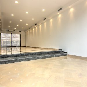 Photo 6 - Spacious hall of 290m² on three levels - RDC