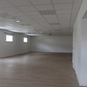 Photo 4 - Gite de groupe 35 couchages sur 950 m² et salle de réception - Salle de réception. Côté vidéoprojecteur