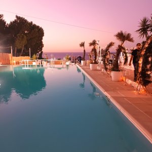 Photo 10 - Luxury villa facing the sea - Piscine au soir