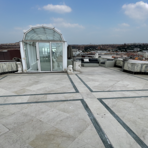 Photo 1 - Private rooftop Duplex for 80 guests - Front View of the Palace - Toit