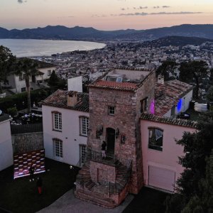 Photo 1 - Grande villa avec magnifique vue sur Cannes et St Tropez - Vue aérienne du côté de l'entrée principale