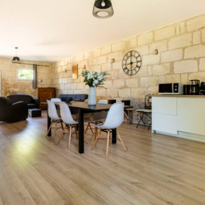 Photo 30 - Maison en pierre girondine au cœur d'un vignoble vallonné - Cuisine salle à manger