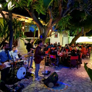 Photo 3 - Outdoor restaurant and private beach - Soirée avec Musique Live