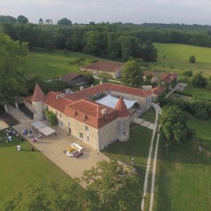Photo 3 - Le Château de Lerse, français du XVe siècle, respire le style, le romantisme et l'ambiance, sur  - Vue aérienne du Château Lerse