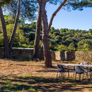 Photo 1 - Une ancienne ferme entièrement rénovée au cœur de la Provence - L'extérieur en plein changement pour le rendre encore plus agréable
