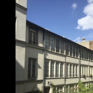 Photo 10 - Appartement 84 m² Paris Haut Marais (cour ancien couvent classé / calme absolu)  - La cour de l'ancien couvent de jour