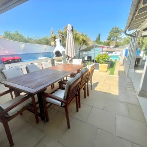 Photo 9 - Superbe Villa 120 m² avec patio, jardin et piscine  - Patio Terrasse, table en teck avec rallonge