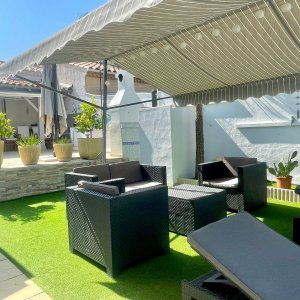 Photo 6 - Superbe Villa 120 m² avec patio, jardin et piscine  - Salon de piscine ombragé