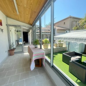 Photo 7 - Superbe Villa 120 m² avec patio, jardin et piscine  - Véranda ouverte sur la cuisine et le patio