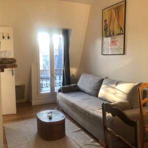 Photo 2 - Appartement 2 pièces, calme, lumineux, bien insonorisé, place d'Italie - Le salon avec son canapé lit fermé