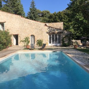 Photo 3 - Guest House In The Countryside - L'espace piscine et l'ancienne bergerie.