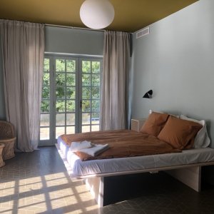 Photo 5 - Maison D'hôtes à La Campagne - Une de nos chambres à la décoration minimaliste, moderne et scandinave.