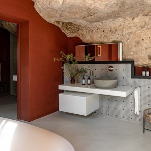 Photo 13 - An Atypical and Exceptional Property in Provence in the heart of the Alpilles! - Salle de bain d'un des chambres troglodytes