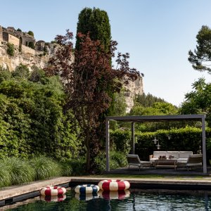 Photo 22 - An Atypical and Exceptional Property in Provence in the heart of the Alpilles! - Vue depuis la piscine sur le Village Les Baux-de- Provence