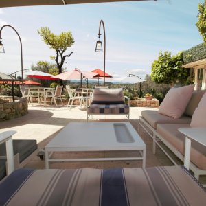 Photo 7 - property of 6500 m2 including restaurant, guest rooms, planted with olive trees, numerous spaces - Terrasse 2