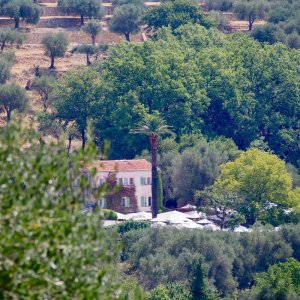 Photo 9 - property of 6500 m2 including restaurant, guest rooms, planted with olive trees, numerous spaces - 