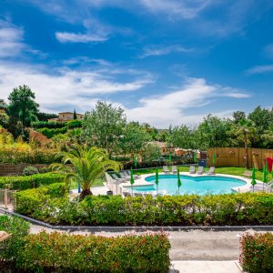 Photo 2 - Provencal Bastide with Pool (hôtel) - espace piscine